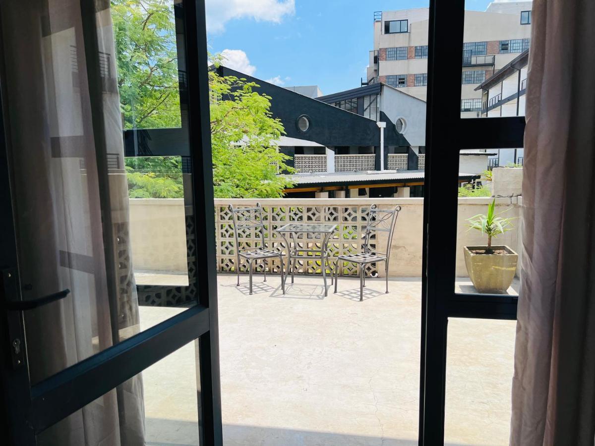 City Living Apartment 119 - Washer, 4K Tv, Fast Wifi, & Sunny Balcony Johannesburg Luaran gambar