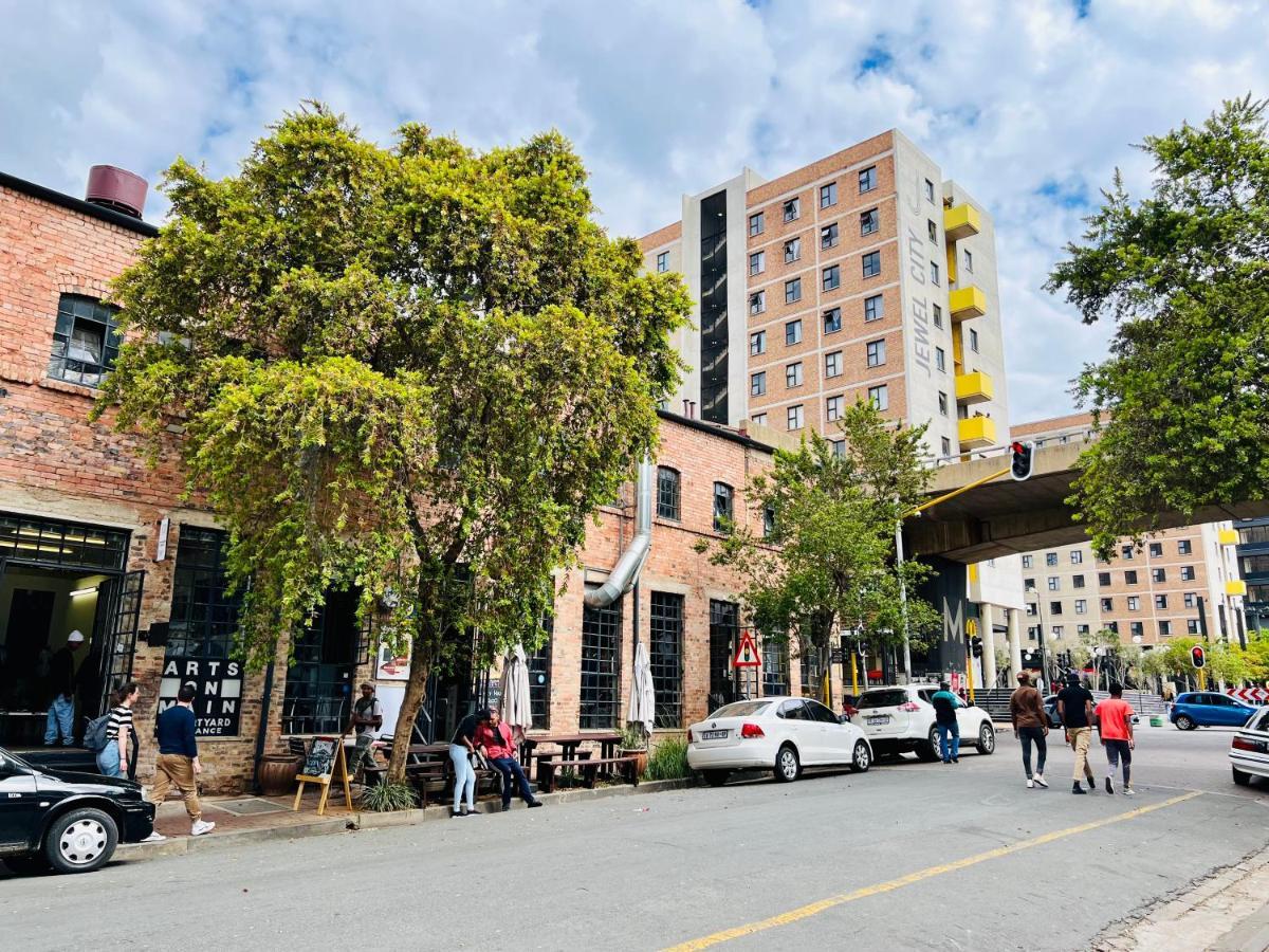 City Living Apartment 119 - Washer, 4K Tv, Fast Wifi, & Sunny Balcony Johannesburg Luaran gambar